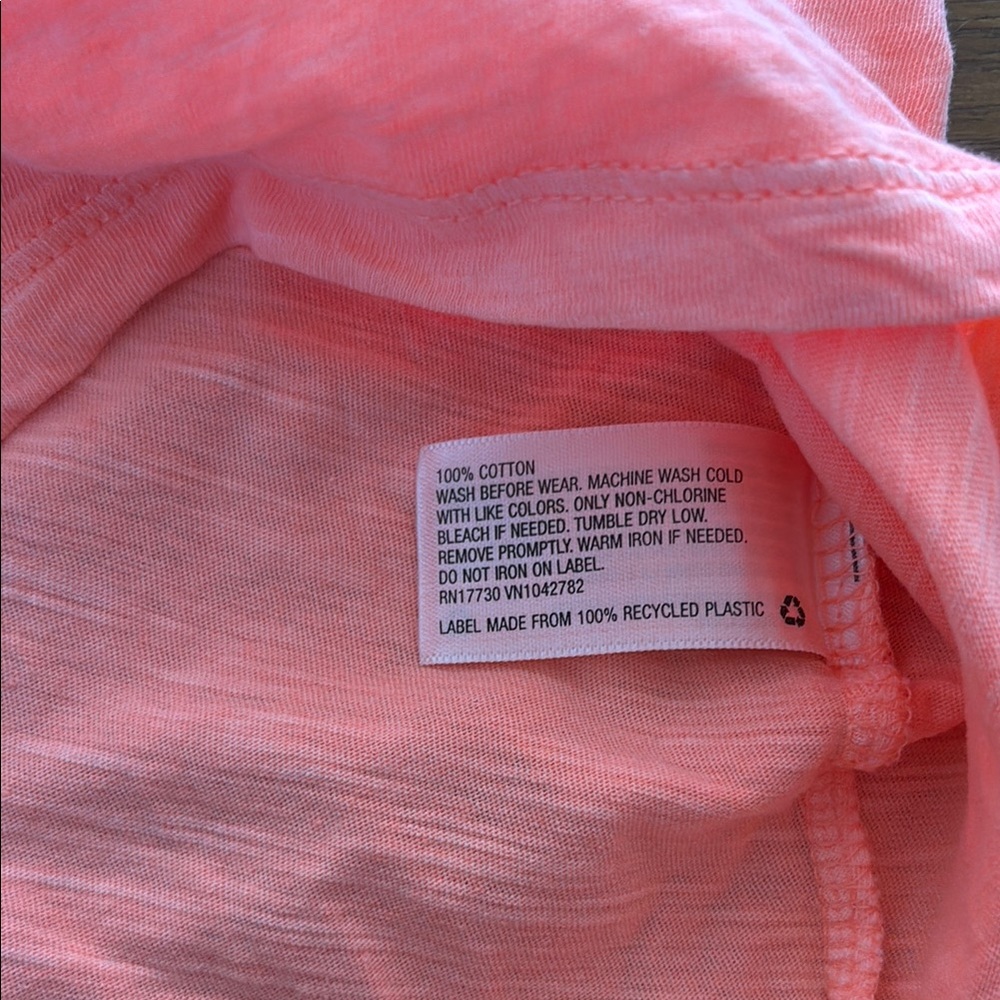 🆕 V-Neck Women's Top in Moxie Peach Size XXL - Picture 2 of 4